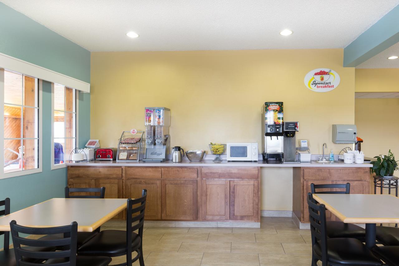 Super 8 by Wyndham Clarinda Motel Bagian luar foto